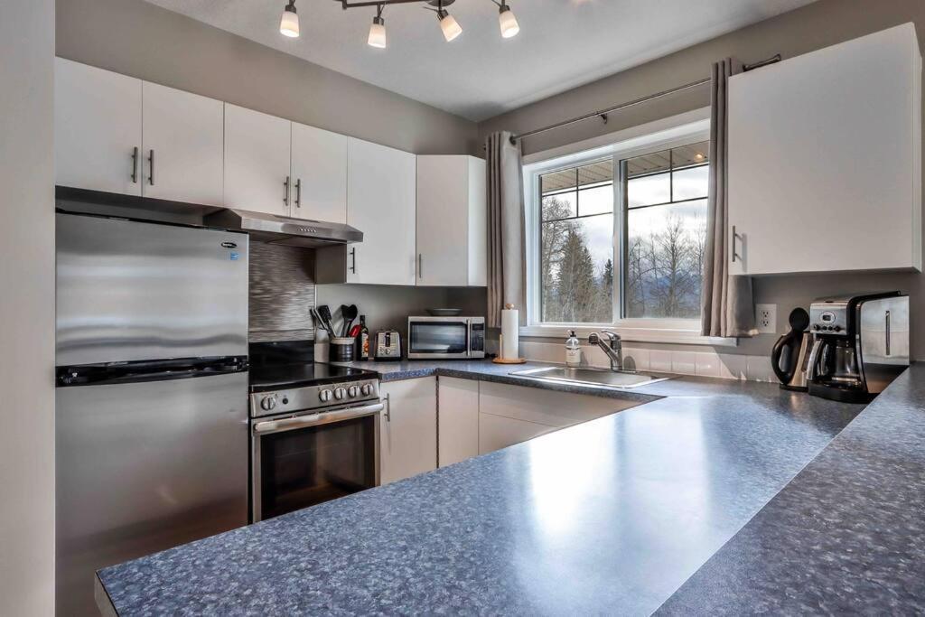 Appartement Big Mountain Views - Bright 2-Story Corner Unit à Canmore Extérieur photo
