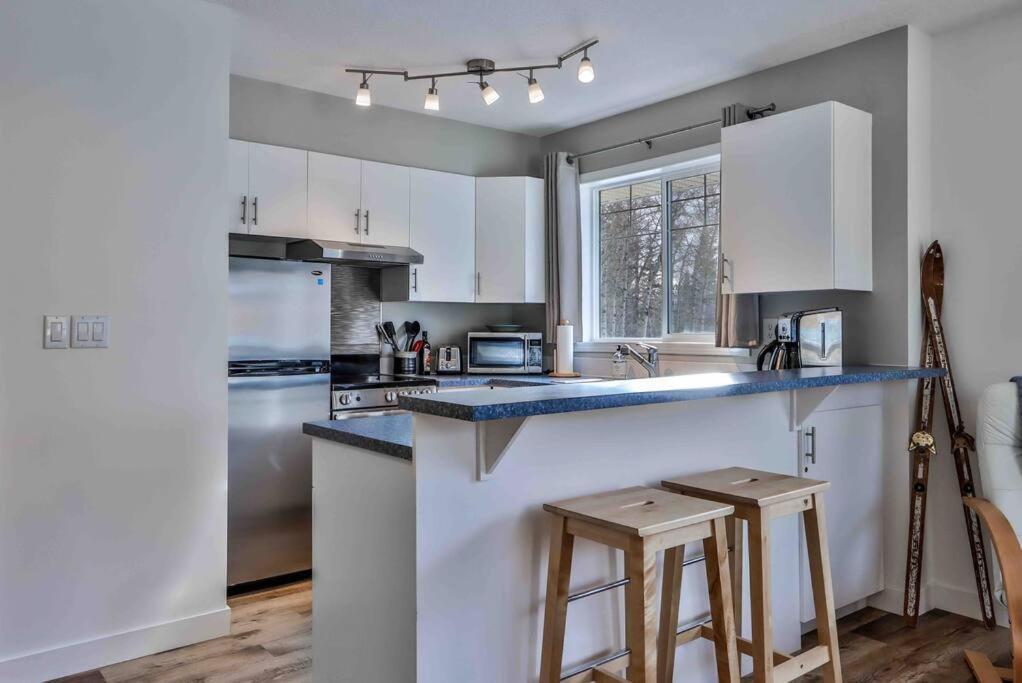 Appartement Big Mountain Views - Bright 2-Story Corner Unit à Canmore Extérieur photo