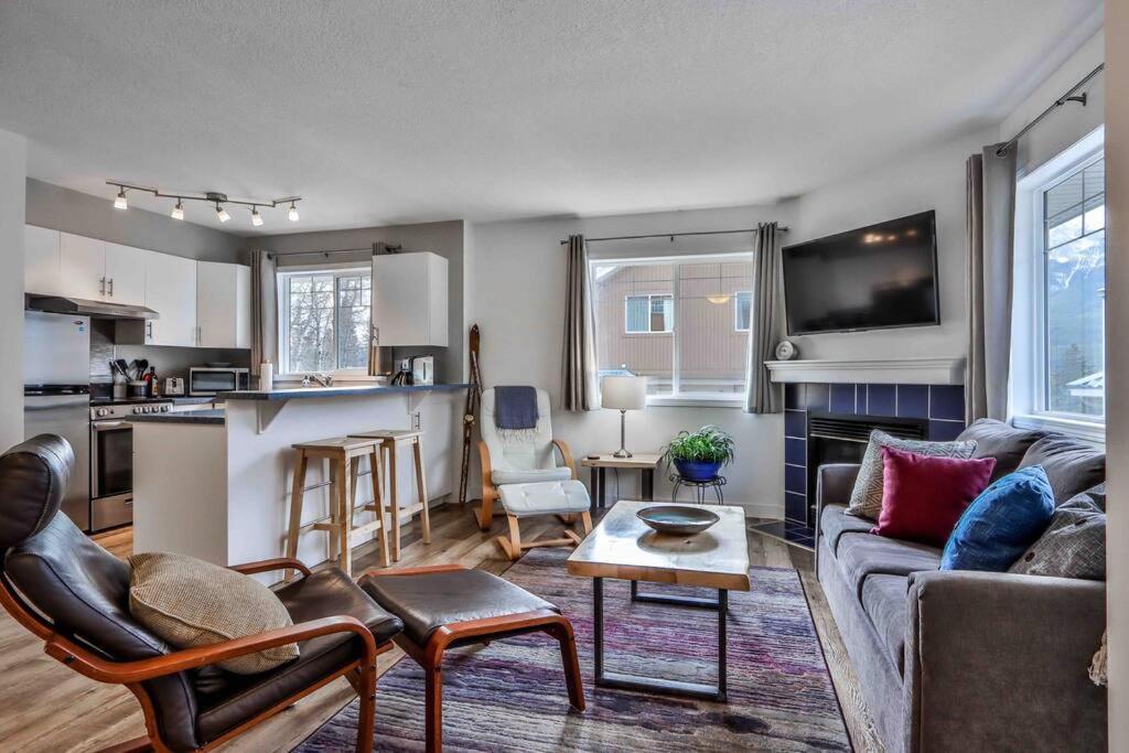 Appartement Big Mountain Views - Bright 2-Story Corner Unit à Canmore Extérieur photo