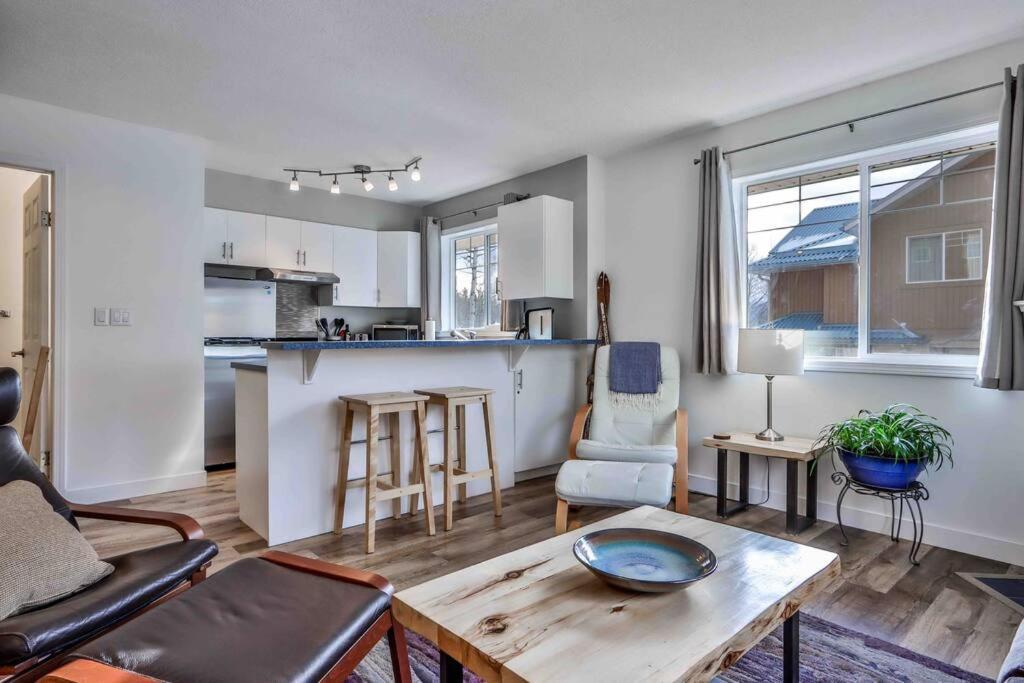 Appartement Big Mountain Views - Bright 2-Story Corner Unit à Canmore Extérieur photo